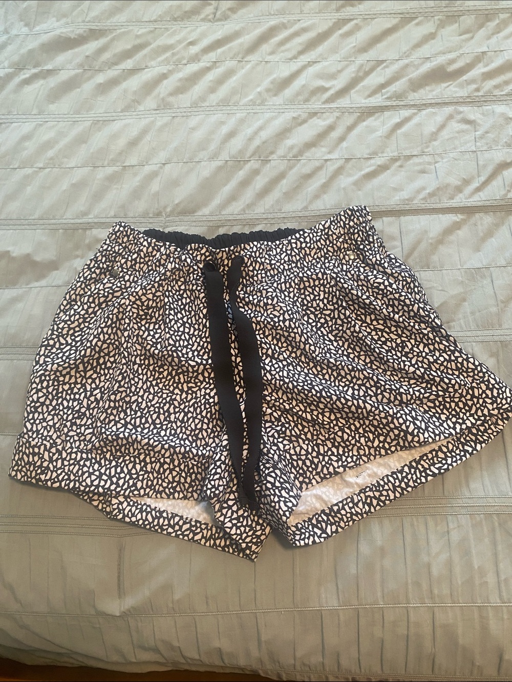 Lululemon spring break away shorts size 6.